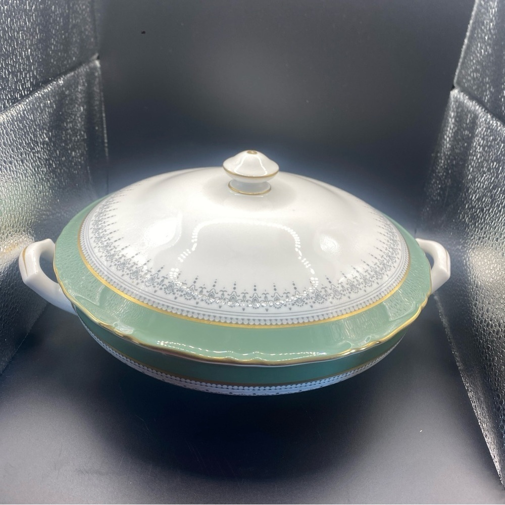 ROYAL WORCESTER‎ REGENCY GREEN LIDDED VEGETABLE TUREEN